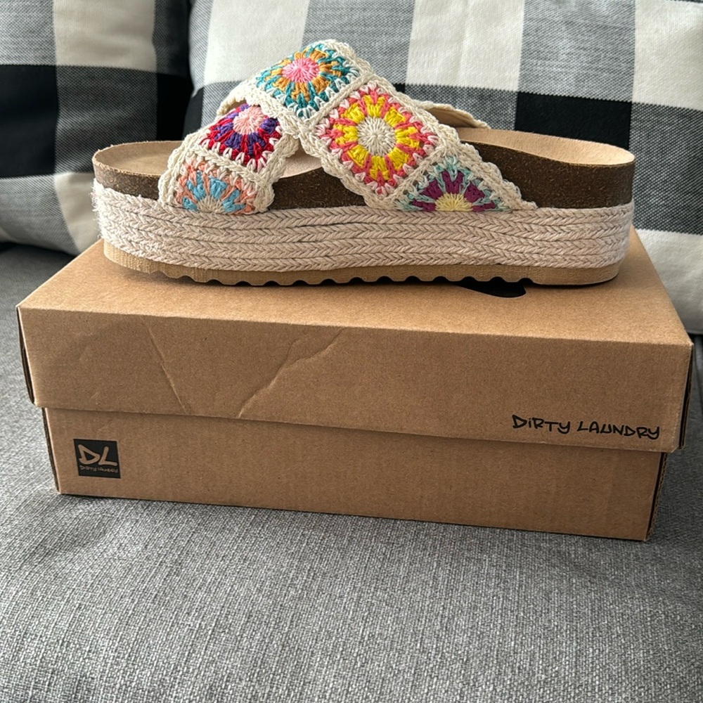 Dirty Laundry “plays natural” crochet platform espadrille sandals. NWT